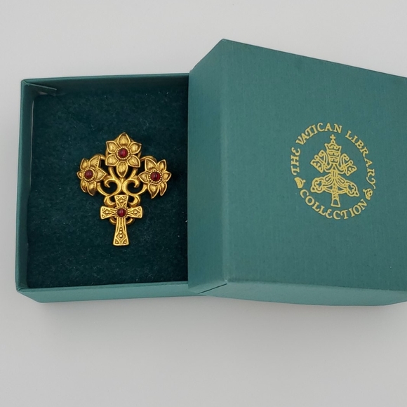 Vatican Library Collection Gold Tone Cross Brooch - Picture 2 of 8